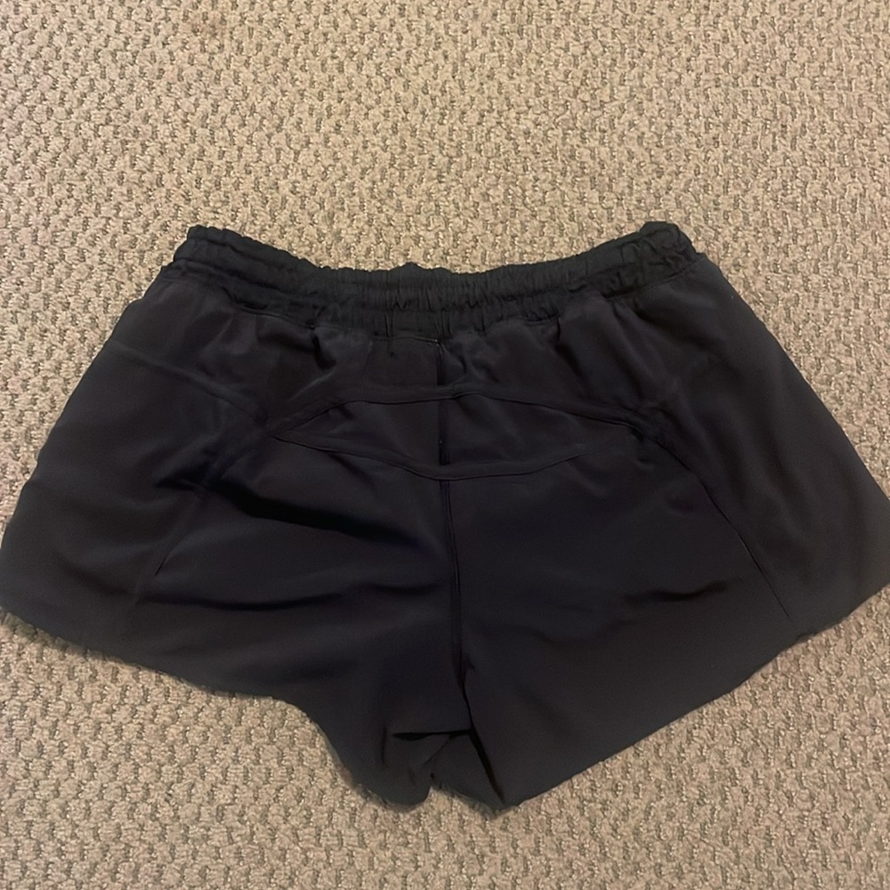lululemon size 8 black shorts 3.5"